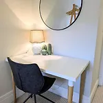 Compton With Free Parking 约克