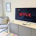 Compton With Free Parking 约克