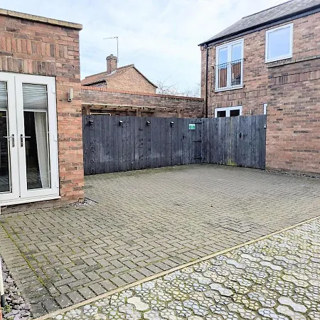 Compton With Free Parking * York