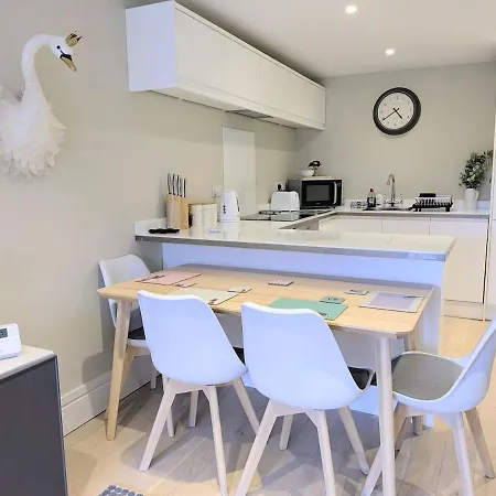 Compton With Free Parking