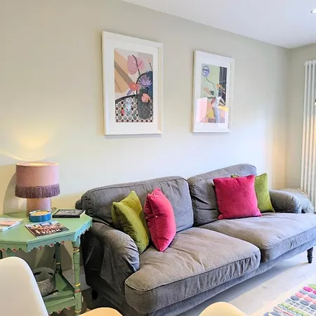 Compton With Free Parking Apartment *