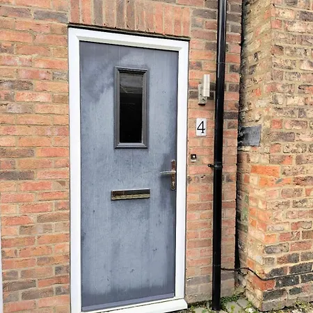 Compton With Free Parking Apartment *