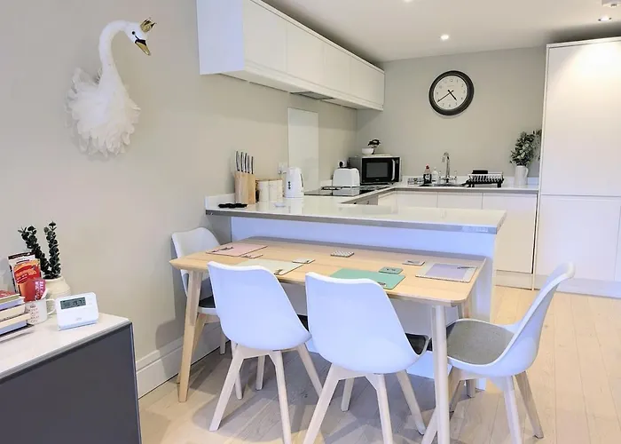 Compton With Free Parking