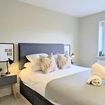 Compton With Free Parking *