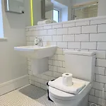 Apartman Compton With Free Parking *