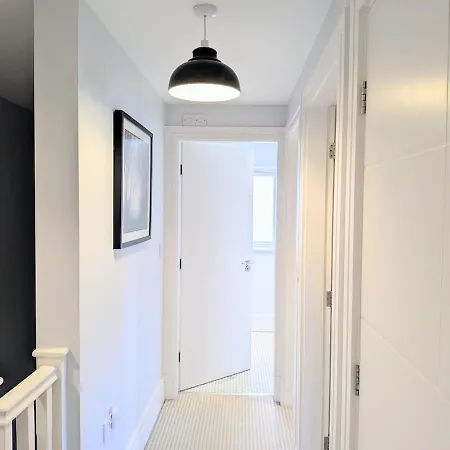 Apartment Compton With Free Parking York